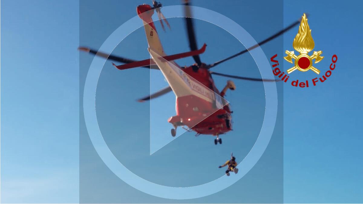 Tragedia in parapendio: precipitati al suolo, muore istruttore catanese (VIDEO E DETTAGLI) - 