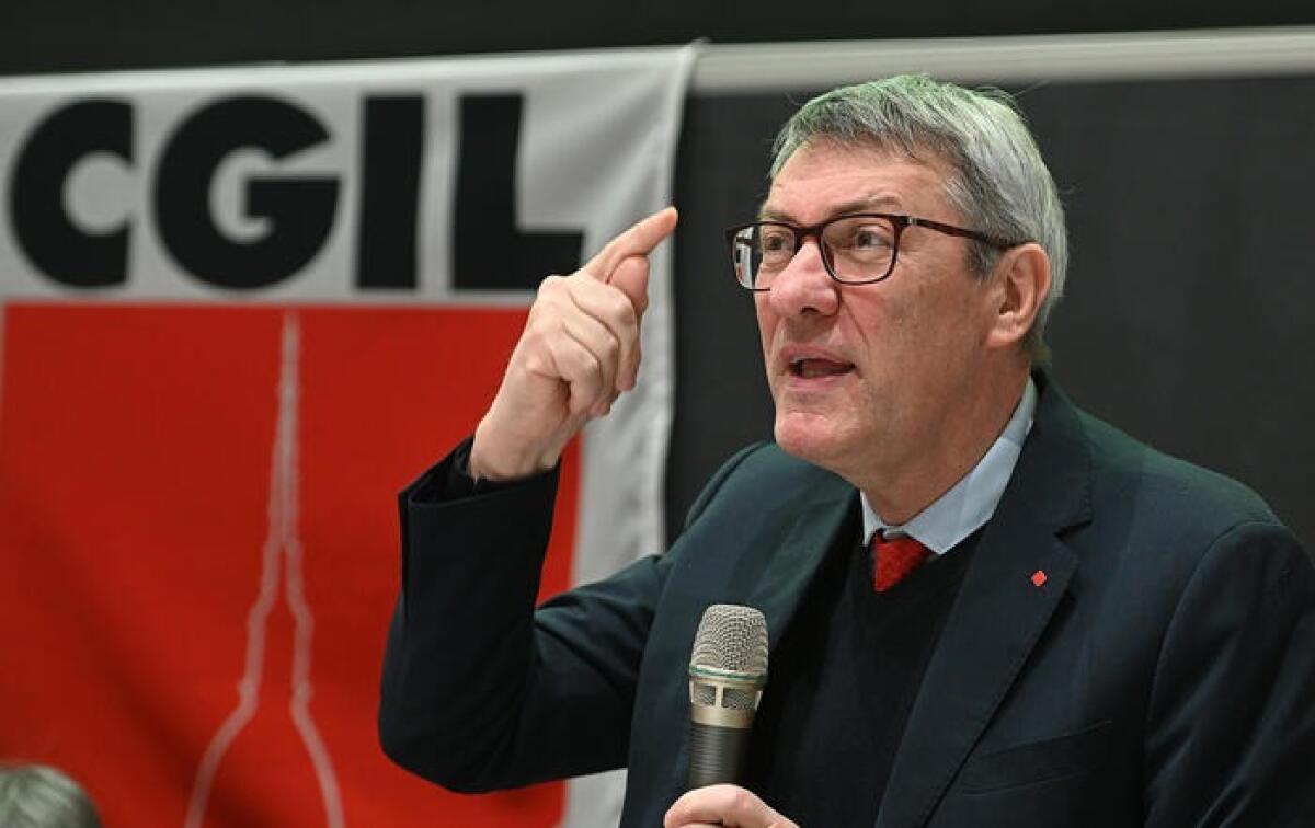 Segretario Cgil Maurizio Landini tuona: «Ponte Stretto non è priorità, allarme mafie su fondi Pnrr» - 