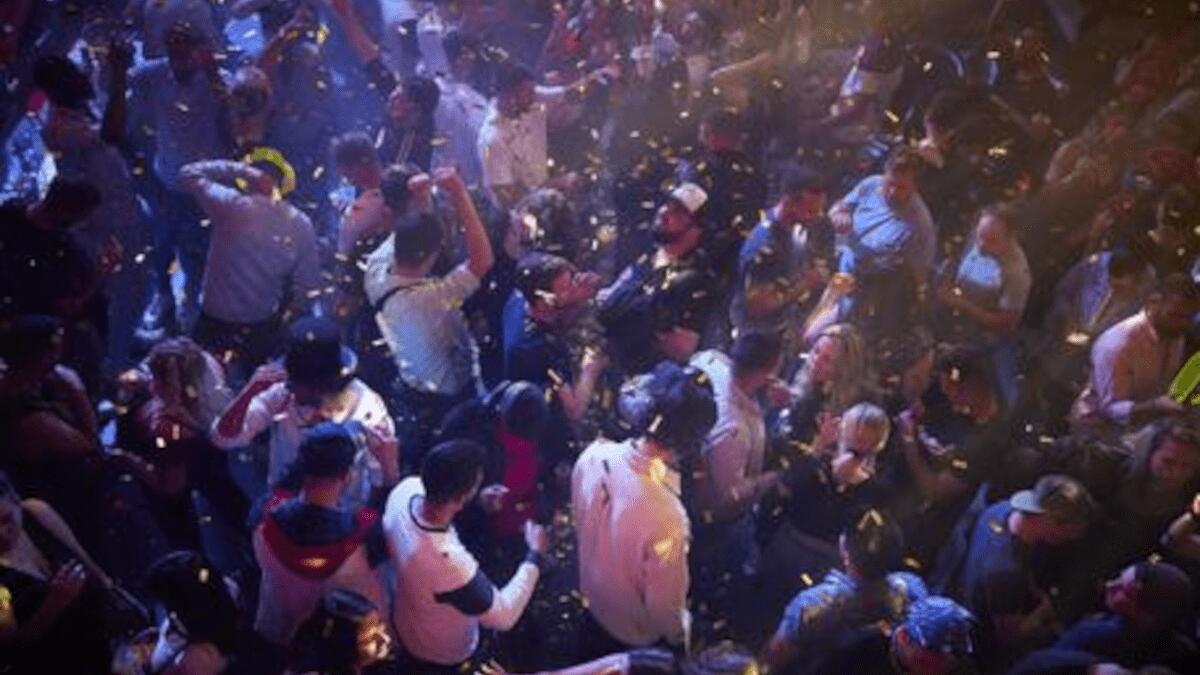 Bar con 300 giovani tra chiasso, rumore e alcol: Polizia scopre discoteca abusiva - 