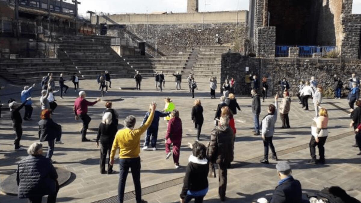 Le Ciminiere è il curioso ritrovo degli over 65 catanesi: l’insolita scena cela un messaggio importante - 