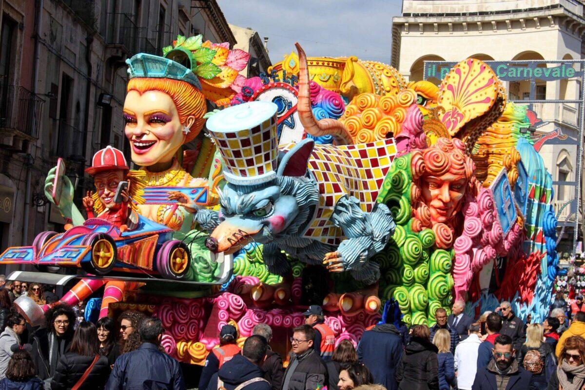 Carnevale di Acireale 2023: programma, ospiti ed eventi - 