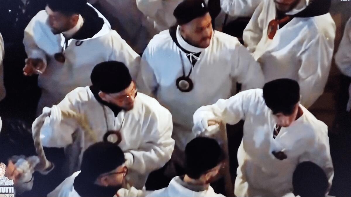 Sant'Agata si tinge d'incredibile: cordone spezzato, video fa giro del Web - 