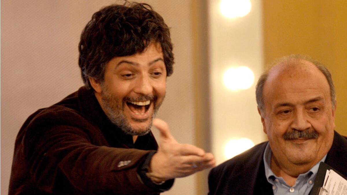 Lo strazio di Fiorello nella camera ardente, il ricordo: «Maurizio Costanzo non è stato gentile con me» - 
