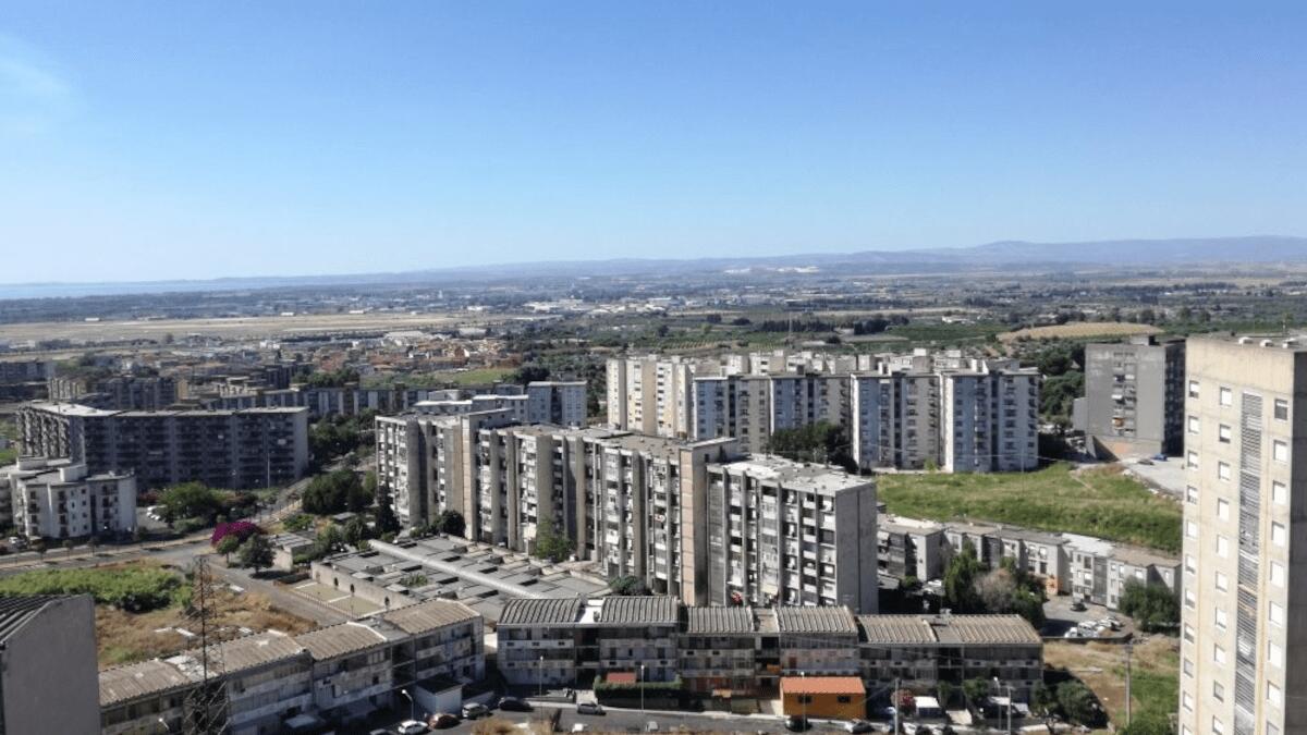 Librino: minacce di morte a moglie e 3 figlie: la 4 riesce a scappare e bloccare Volante nel quartiere - 