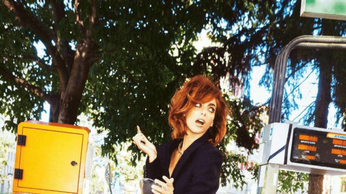 Miriam Leone in Vespa: scopri lo scatto hot glamour che sta facendo andare in visibilio i fan - 