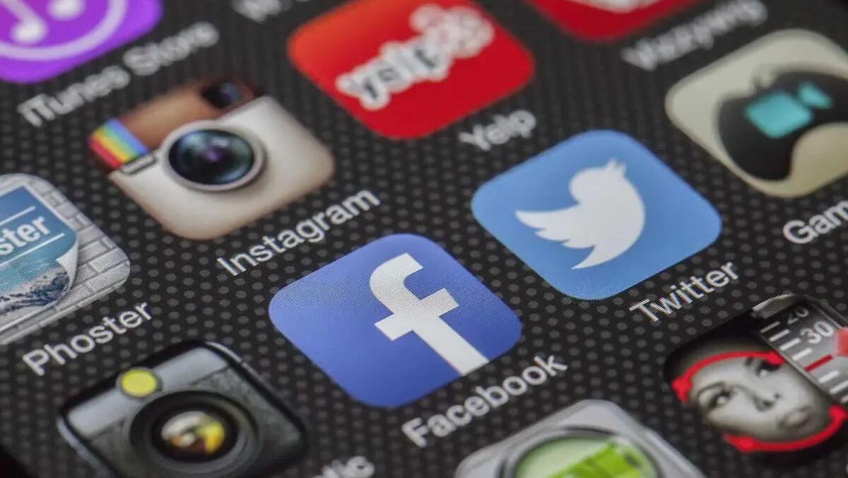 Scandaloso: cerca di fuggire con una 13enne conosciuta in chat - 