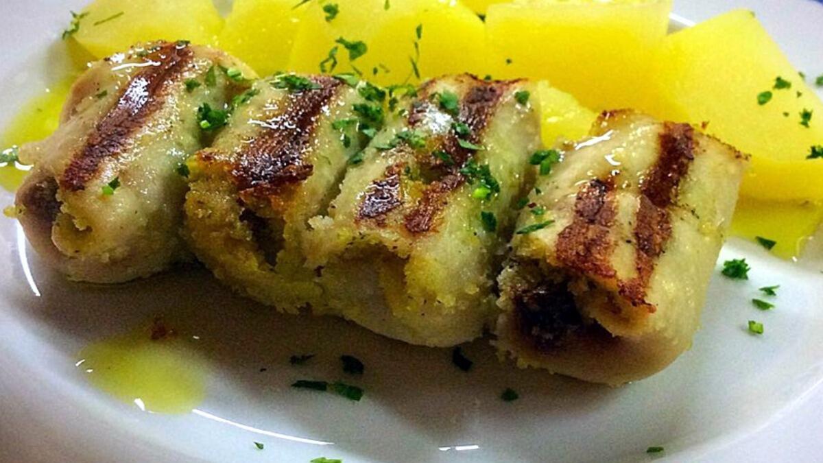 Involtini di Pesce Spada, un Secondo di Pesce Tipico della Tradizione Catanese - 