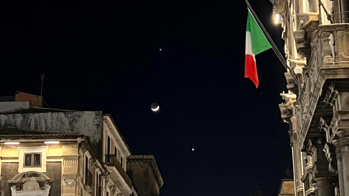 Occhi al cielo di Catania: la congiunzione astrale scovata anche da Salvo La Rosa - 