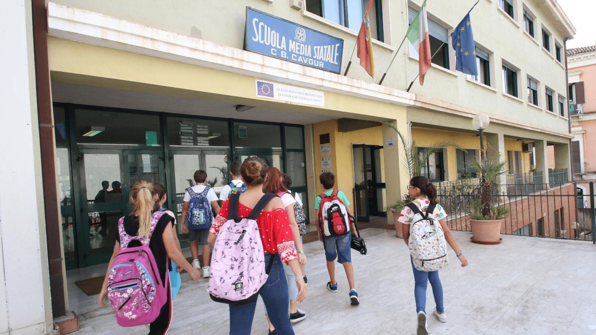 Buon Compleanno istituto comprensivo Cavour: 60 anni di “scuola media” - 
