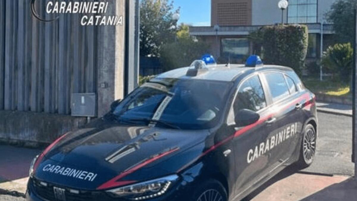 Donna con divieto avvicinamento aggredisce ex marito e minaccia di gettare acido su viso compagna   - 