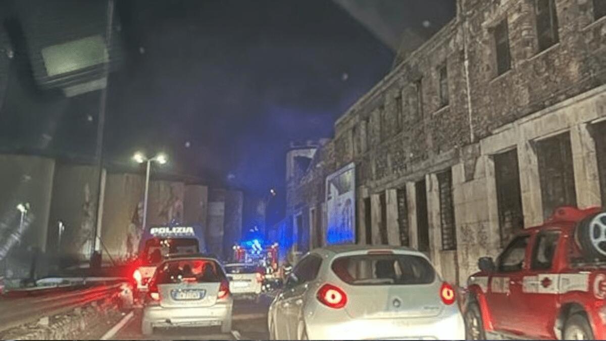 Incendio via Domenico Tempio, colpito ex consorzio agrario: «Un’emergenza continua» - 