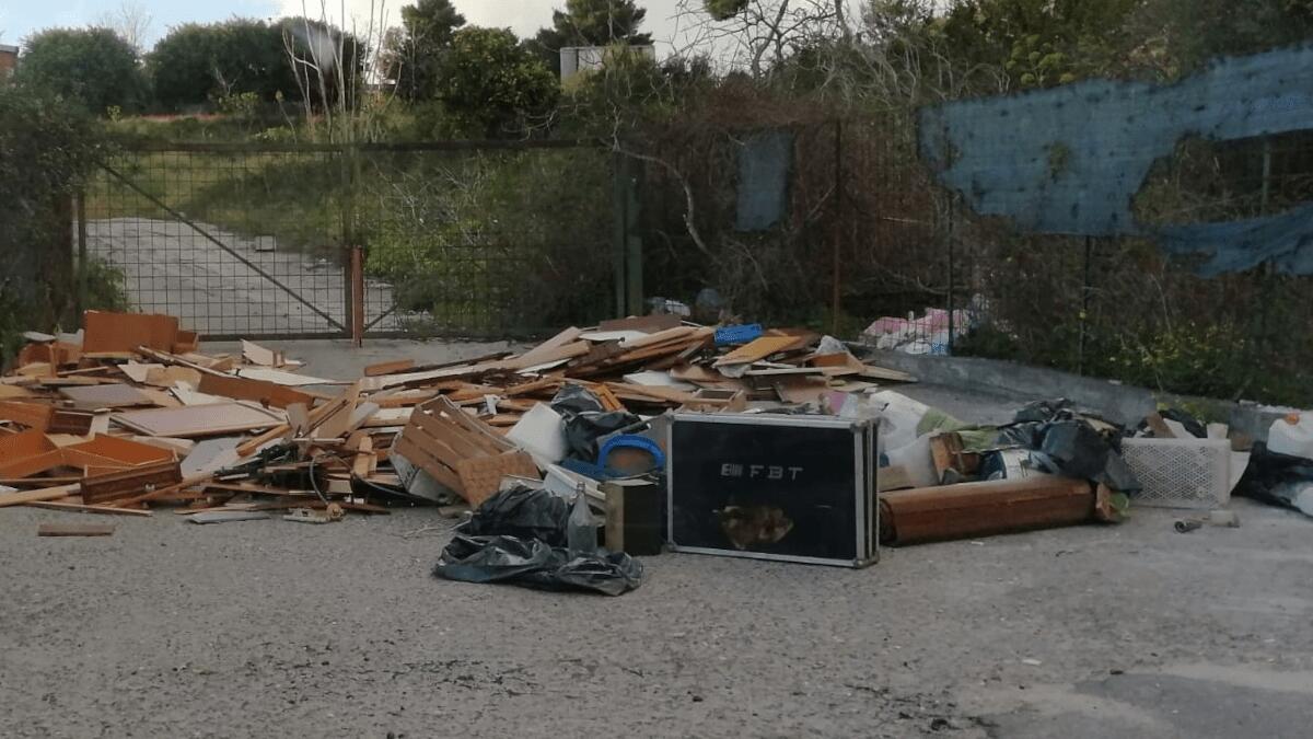 Catania letteralmente invasa dalla spazzatura: le strade diventano pattumiere a cielo aperto - 