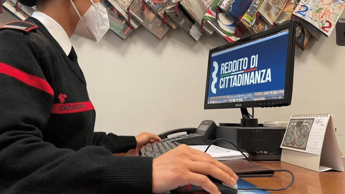 In centinaia truffano lo Stato rubando1,3 milioni di euro col Reddito di cittadinanza - 