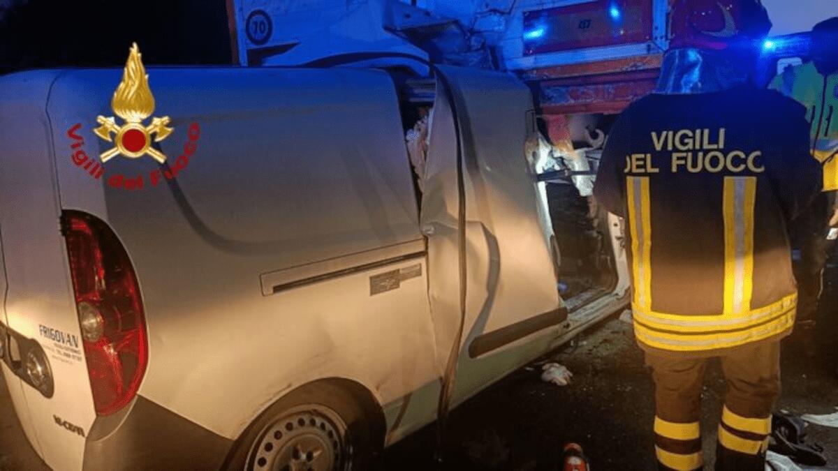 Incidente sull’A18 poco dopo il Fiume Alcantara: un morto e un ferito sulla Catania Messina - 