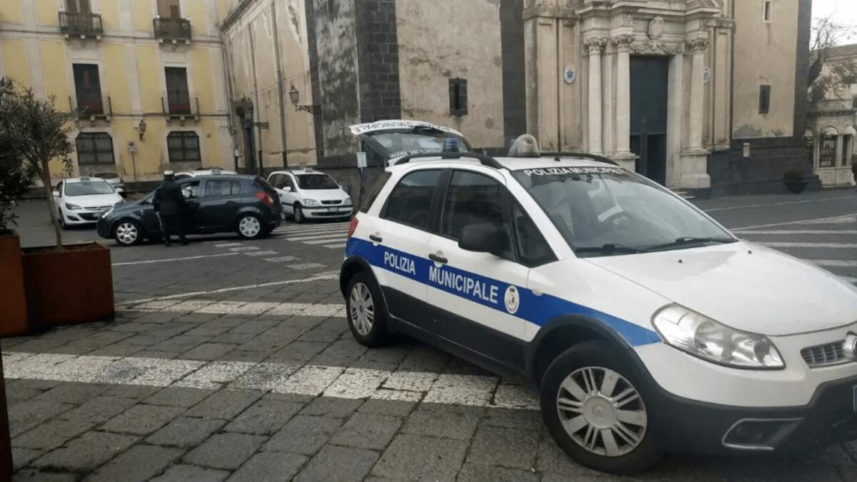 Ladri rubano incasso parcometri dalla Caserma nel Catanese: Polizia fa denuncia ai Carabinieri - 