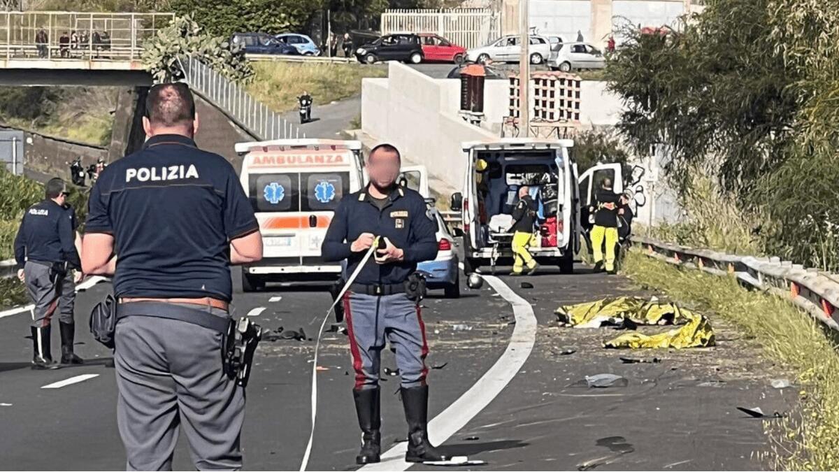 Incidente sull’A18 Catania Messina, scontro fatale tra auto e moto: una persona morta, grave un’altra - 
