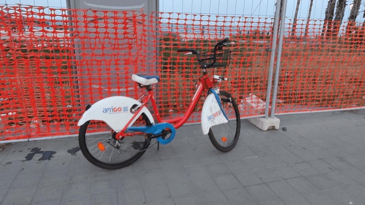 Incidente distrugge Bike sharing Lungomare: Amts tace, rimangono solo le “macerie” - 