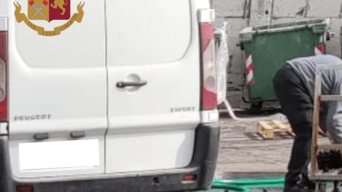 Sequestro prodotti ittici: trasporto in furgone (senza revisione) in pessime condizioni - 
