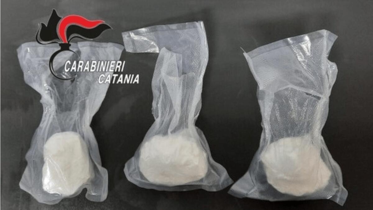 Criminale già in adolescenza: 14enne con 300 gr di cocaina e un coltello, l’arresto nel Catanese - 