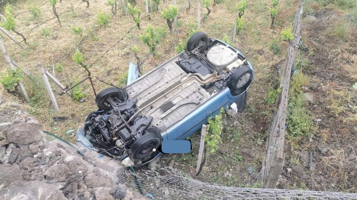 Incidente a Santa Maria di Licodia, conducente sopravvive al violento impatto - 