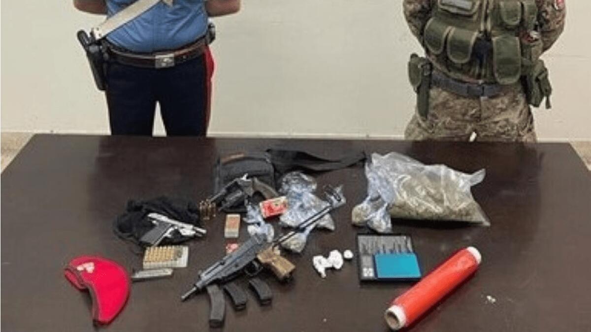 Arrestato incensurato nel Catanese con arsenale di armi (clandestine), munizioni e droga - 
