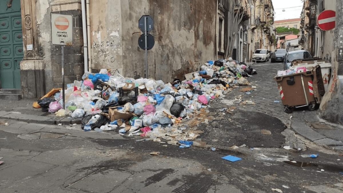 Raccolta rifiuti e mafia: confiscati beni per 18 milioni di euro al "volto imprenditoriale" del clan - 