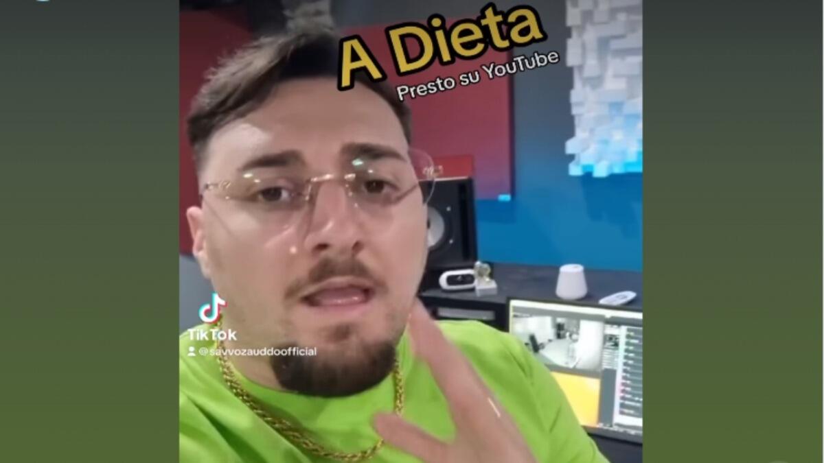 Savvo Zauddo lancia la sua "Dieta", i consigli del comico neomelodico catanese "pi scalari" in estate - 