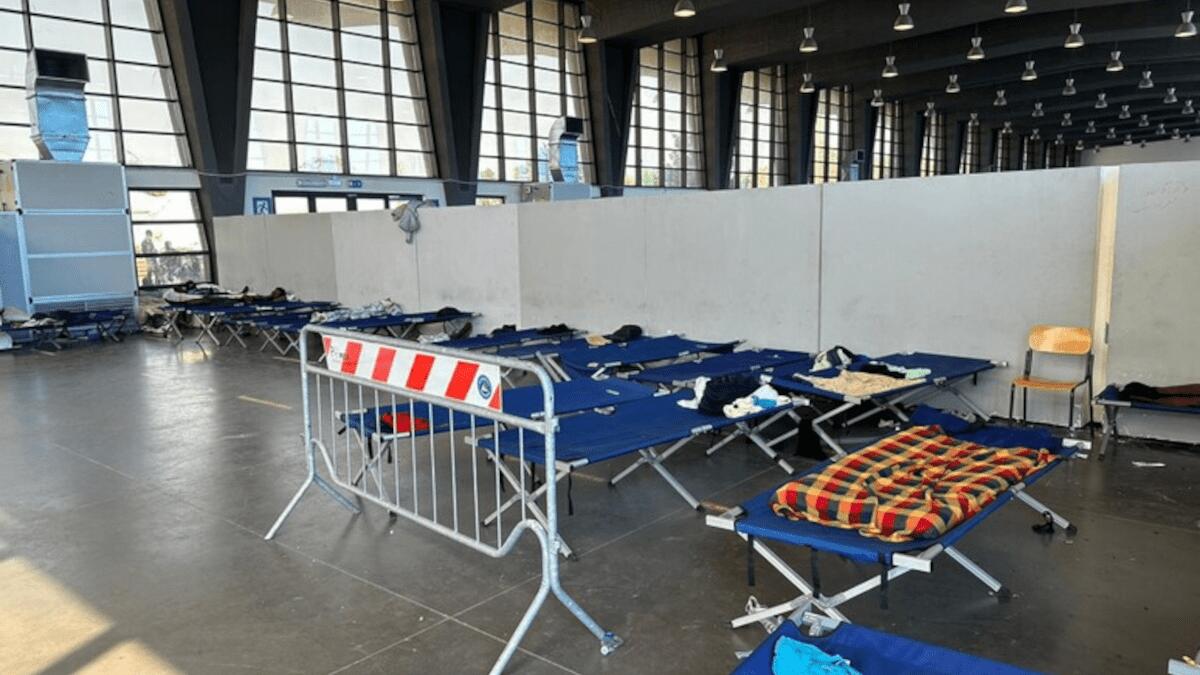 Catania s’impegna nella solidarietà: accolti 15.000 migranti in ex hub vaccinale - mercato ortofrutticolo - 