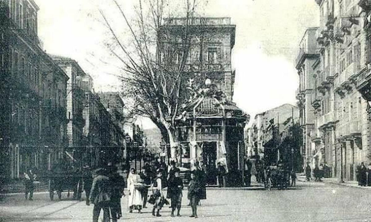Il chiosco storico di Catania che precedeva la Statua di Garibaldi - 
