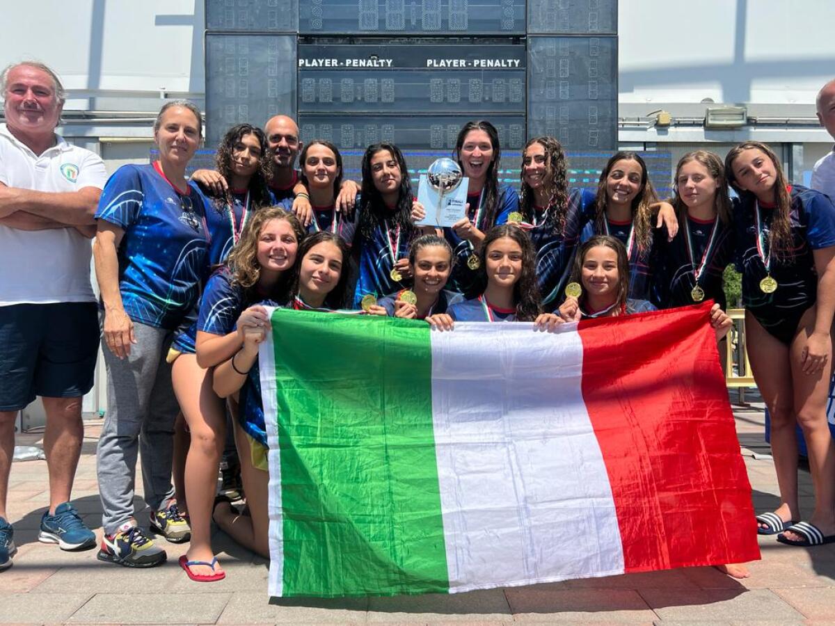 Ekipe Orizzonte di Catania trionfa nello scudetto Under 18 di pallanuoto femminile: un successo epico! - 