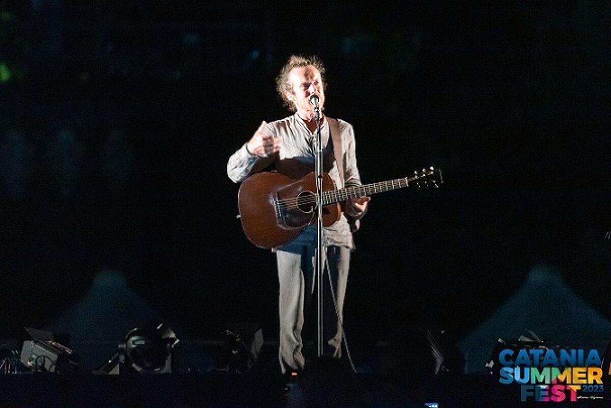 Damien Rice apre il Catania Summer Fest con un concerto indimenticabile nel Giardino Bellini - 