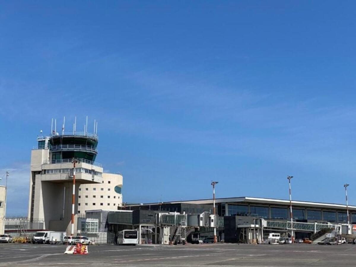 Emergenza Etna: Chiusura settori C1 e B3 dell’aeroporto di Catania fino alle 13:00 del 14 agosto 2023 - 
