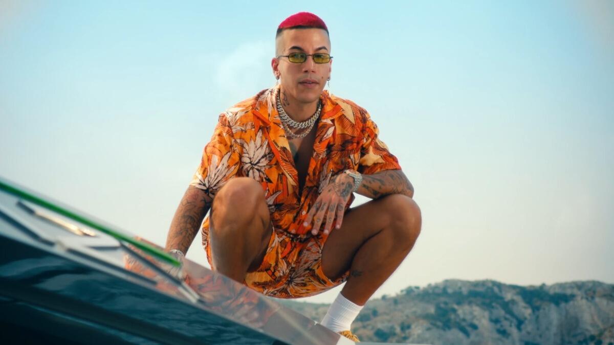 Sfera Ebbasta si esibisce a Catania, ma qualcosa va storto. Ecco cosa è successo nel video - 