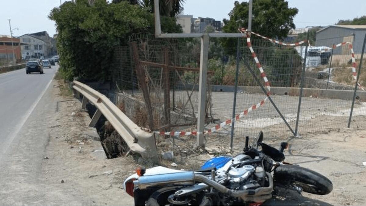Incidente mortale nel Catanese: scontro tra moto e furgone, uomo di 37 anni perde la vita - 