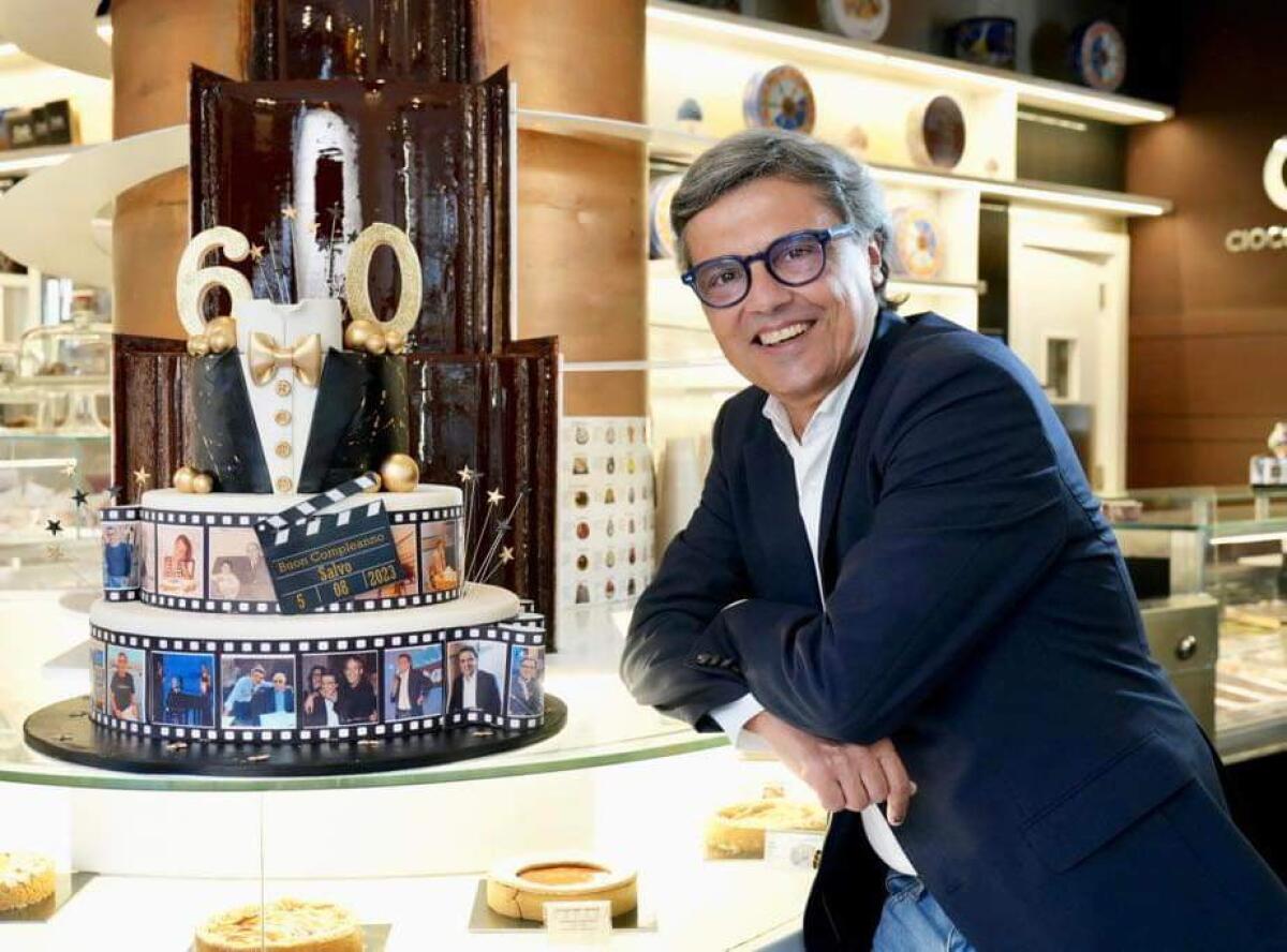 Salvo La Rosa festeggia i suoi 60 anni: Un'icona televisiva amata dai catanesi - 