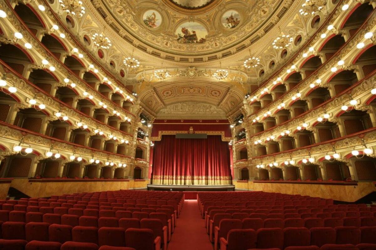 Rettifica bandi concorso Teatro Massimo Bellini: novità per direttore amministrativo e funzionari - 