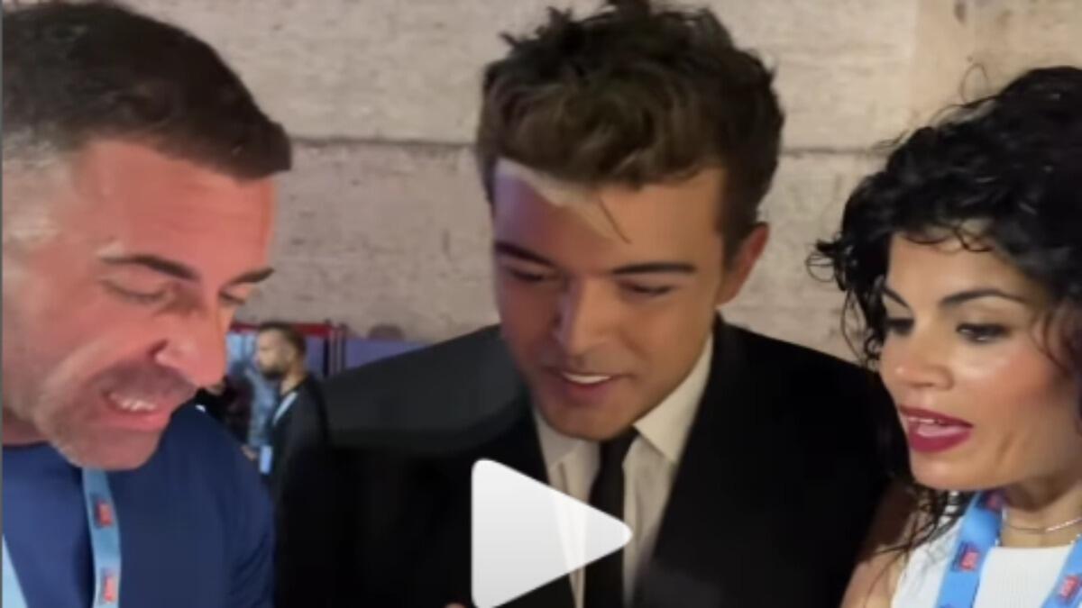 Joey e Rina lo annunciano in diretta social: eccoli insieme a Stash dei The Kolors - 