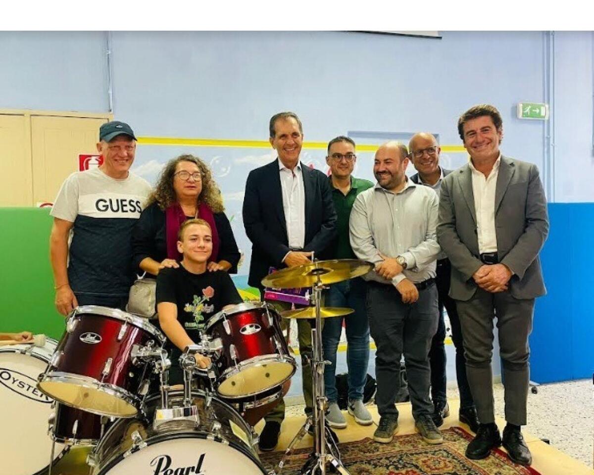 Catania: Il sindaco Trantino visita le scuole e promuove il talento musicale dei ragazzi - 