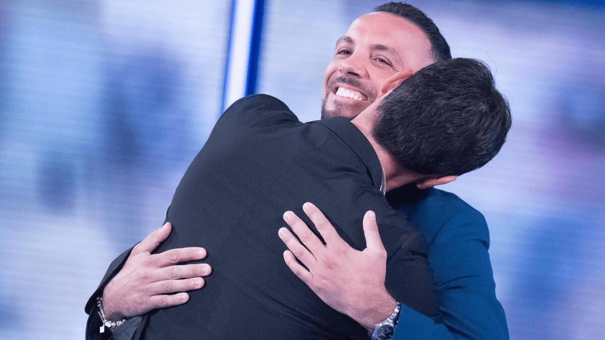La sorpresa a Raimondo Todaro durante Verissimo: l’incontro e lacrime del ballerino (VIDEO) - 