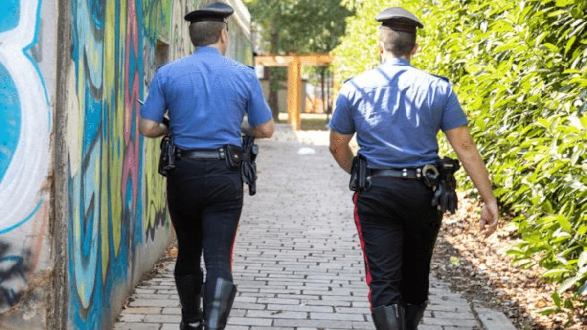 27enne ai domiciliari dopo aver picchiato la compagna e comprato droga col bonus bebè - 