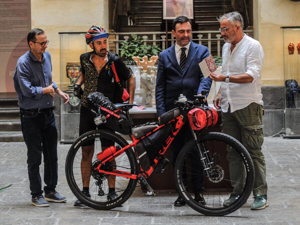 Ugo Brischetta parte da Caltagirone per il Cammino di San Giacomo in Sicilia: una storia di rinascita e scoperta - 