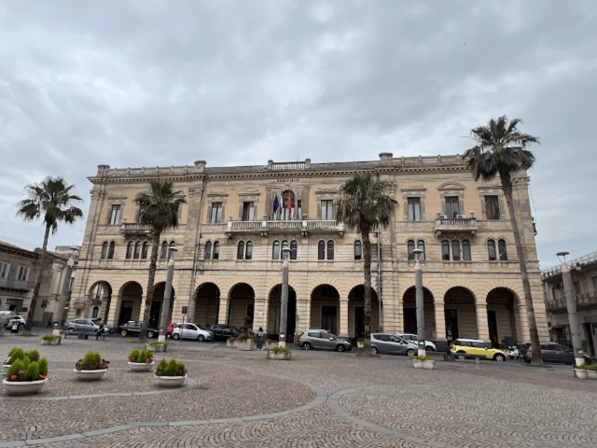Riposto: Vietato giocare con palloni pesanti negli spazi pedonali, decine di lamentele di residenti, turisti e villeggianti - 