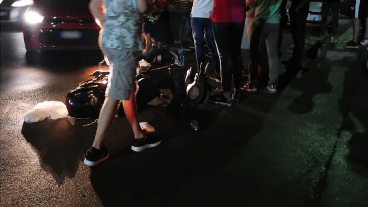 Collisione tra auto e scooter elettrico: l’incidente provoca un ferito grave - 