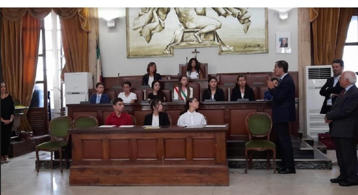 Catania: Studenti del Consiglio comunale dei ragazzi visitano il municipio e simulano una seduta dell’Aula - 