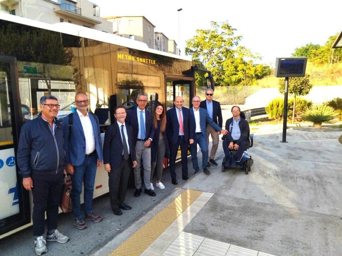 Università di Catania lancia il servizio di bus navetta per la Cittadella universitaria: soluzione innovativa per la mobilità sostenibile - 