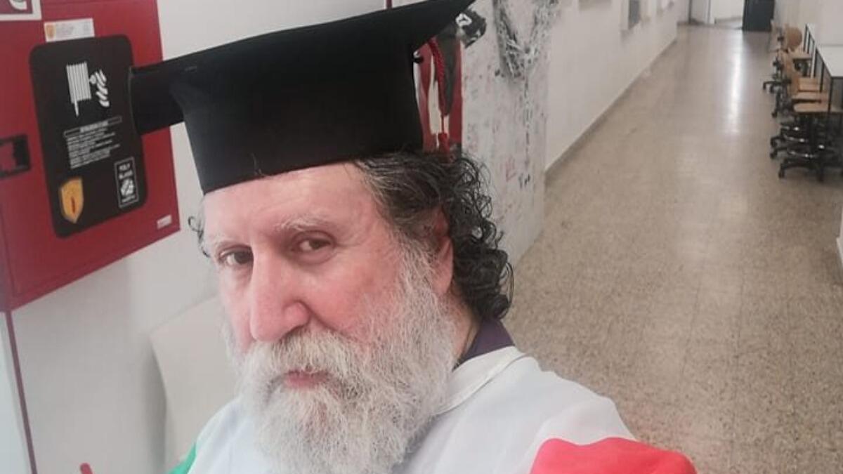 Ha 57 anni, ha conseguito 13 lauree: ecco chi è l'uomo che ha battuto ogni record a Catania - 