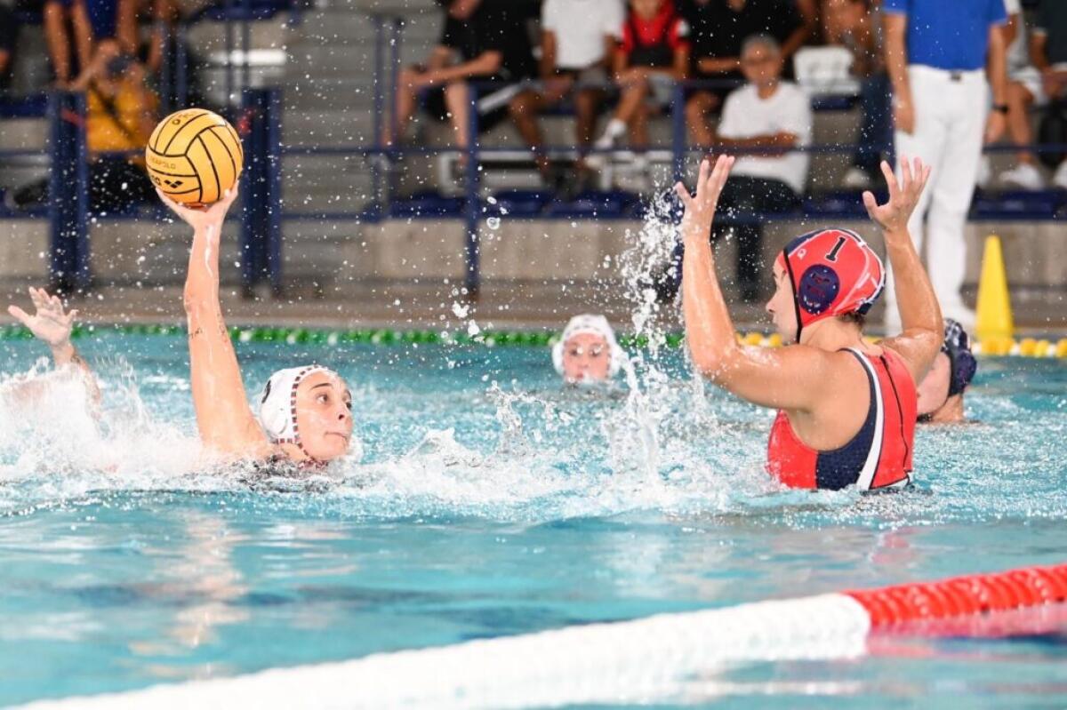 Ekipe Orizzonte di Catania trionfa nella prima giornata di Serie A1 di pallanuoto femminile: vittoria schiacciante contro il Cosenza Pallanuoto - 