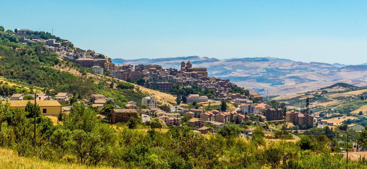 Vuoi vivere in un prestigioso borgo siciliano guadagnando? Scopri come fare - 