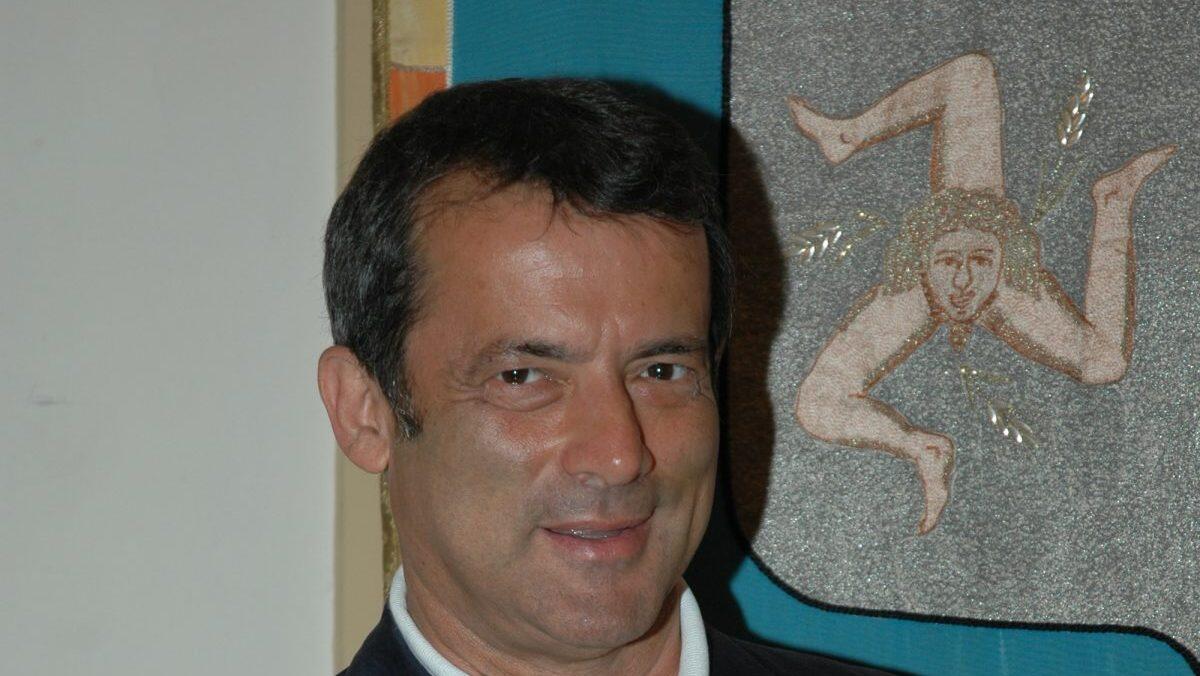 Addio a Nino Strano: Catania piange la scomparsa di un'icona politica - 