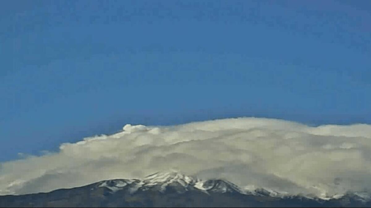 Il risveglio candido e gelato dell’Etna saluta i catanesi: prima neve stagionale sul Vulcano - 